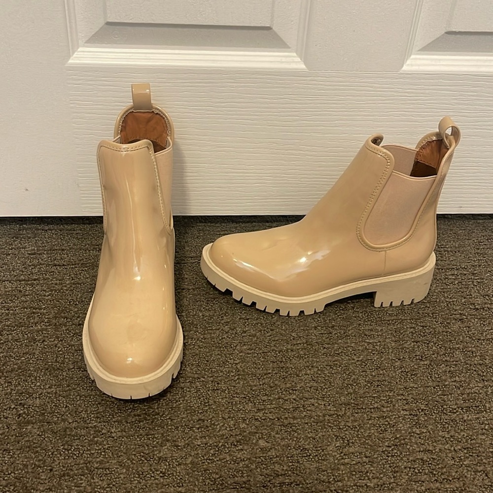Unworn Nude Patent Booties